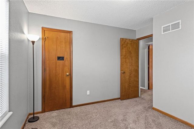600 SE Steeple Court, Blue Springs, MO 64014