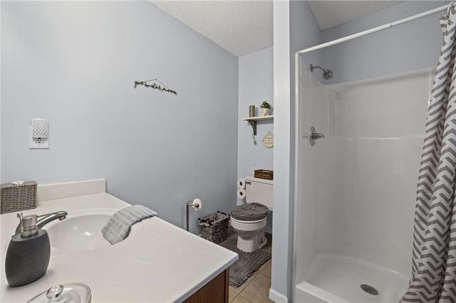 600 SE Steeple Court, Blue Springs, MO 64014