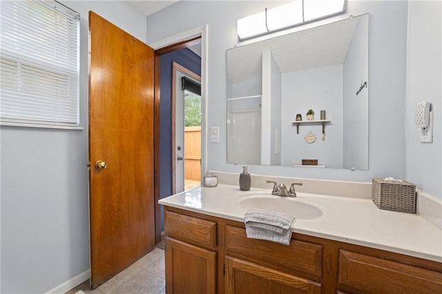 600 SE Steeple Court, Blue Springs, MO 64014