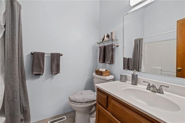 600 SE Steeple Court, Blue Springs, MO 64014