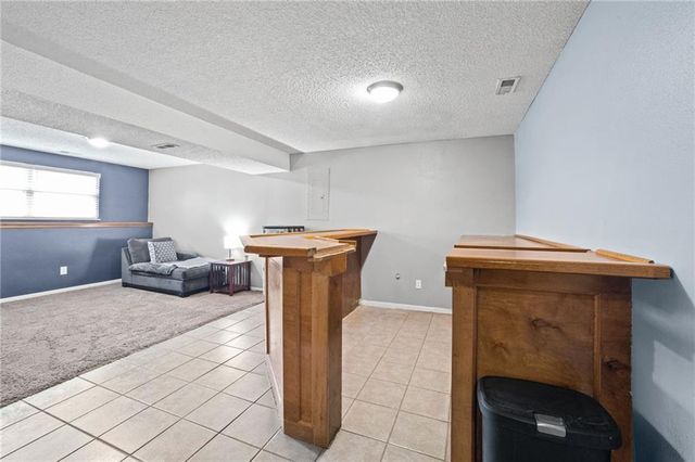 600 SE Steeple Court, Blue Springs, MO 64014