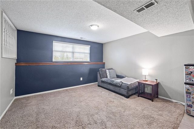 600 SE Steeple Court, Blue Springs, MO 64014