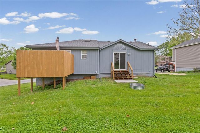600 SE Steeple Court, Blue Springs, MO 64014