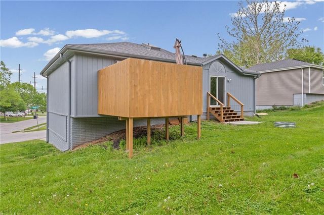 600 SE Steeple Court, Blue Springs, MO 64014