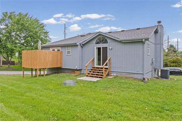 600 SE Steeple Court, Blue Springs, MO 64014