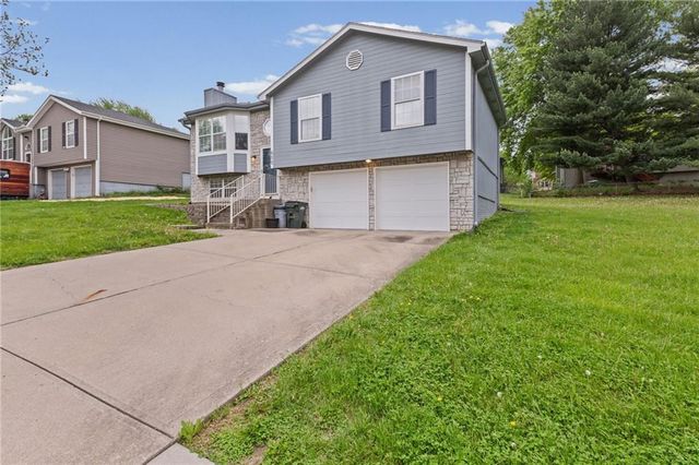 600 SE Steeple Court, Blue Springs, MO 64014