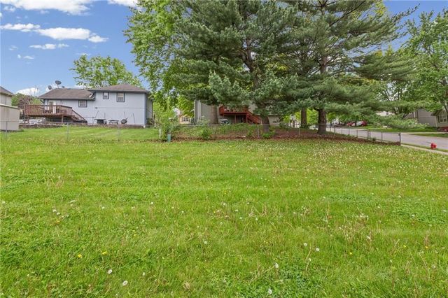 600 SE Steeple Court, Blue Springs, MO 64014