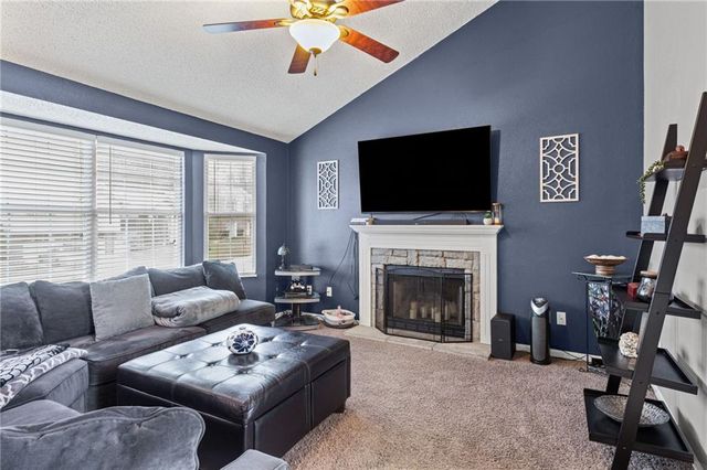 600 SE Steeple Court, Blue Springs, MO 64014