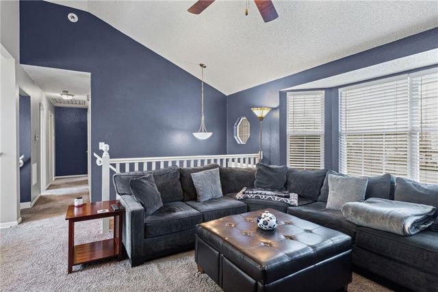 600 SE Steeple Court, Blue Springs, MO 64014