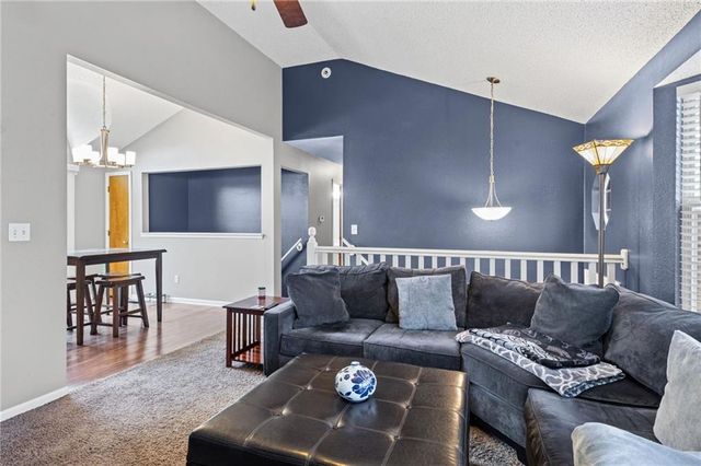 600 SE Steeple Court, Blue Springs, MO 64014