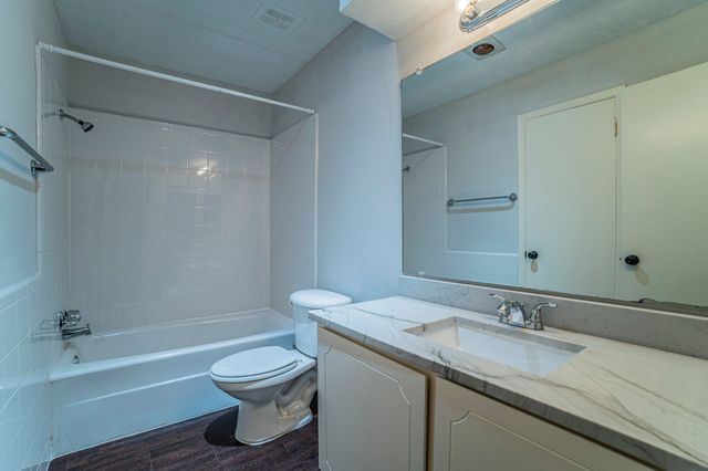 5 E Townhouse Lane, Grand Prairie, TX 75052