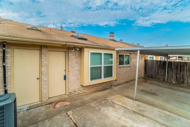 5 E Townhouse Lane, Grand Prairie, TX 75052