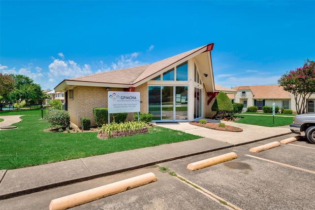 5 E Townhouse Lane, Grand Prairie, TX 75052