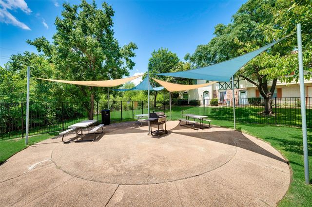 5 E Townhouse Lane, Grand Prairie, TX 75052