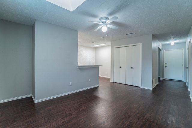 5 E Townhouse Lane, Grand Prairie, TX 75052