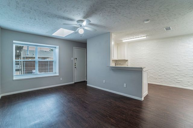 5 E Townhouse Lane, Grand Prairie, TX 75052