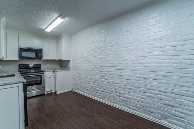 5 E Townhouse Lane, Grand Prairie, TX 75052