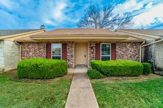 5 E Townhouse Lane, Grand Prairie, TX 75052