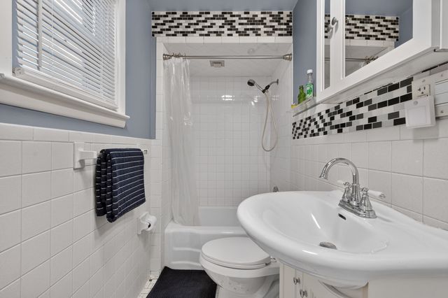 22 WEST 7TH ST, Bayonne, NJ 07002
