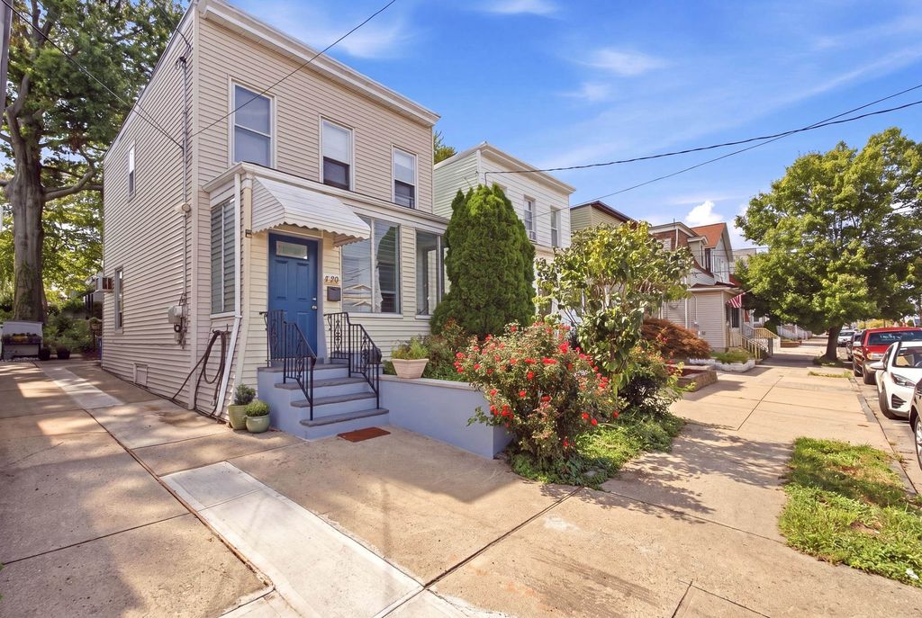 22 WEST 7TH ST, Bayonne, NJ 07002