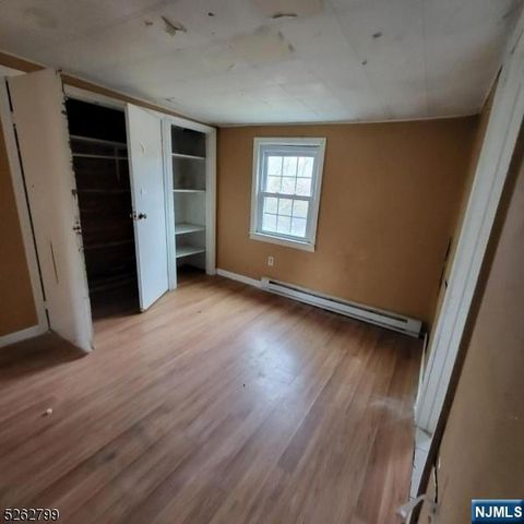 33 Riveredge Drive, Fairfield, NJ 07004