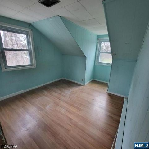 33 Riveredge Drive, Fairfield, NJ 07004