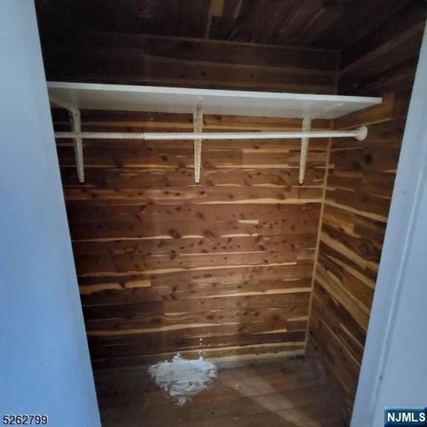 33 Riveredge Drive, Fairfield, NJ 07004