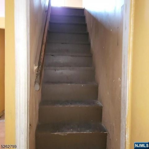 33 Riveredge Drive, Fairfield, NJ 07004