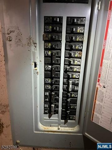 33 Riveredge Drive, Fairfield, NJ 07004