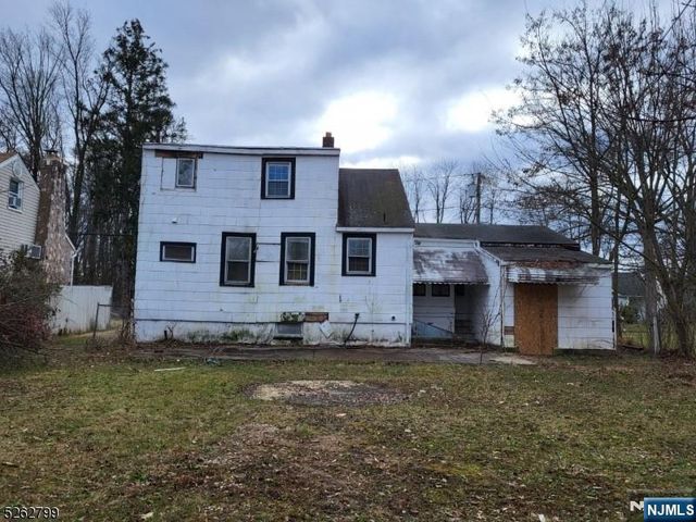 33 Riveredge Drive, Fairfield, NJ 07004