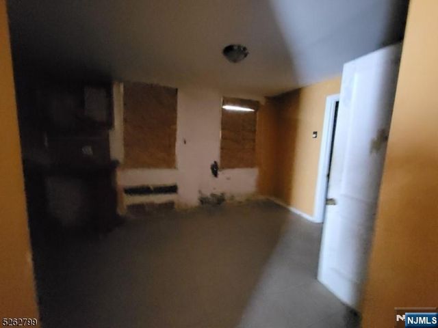 33 Riveredge Drive, Fairfield, NJ 07004