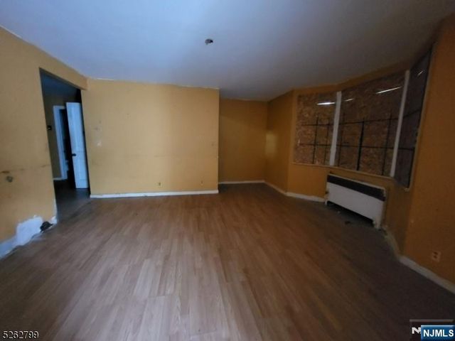 33 Riveredge Drive, Fairfield, NJ 07004