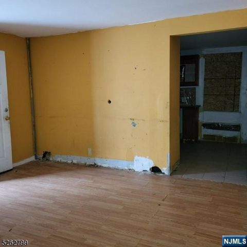 33 Riveredge Drive, Fairfield, NJ 07004