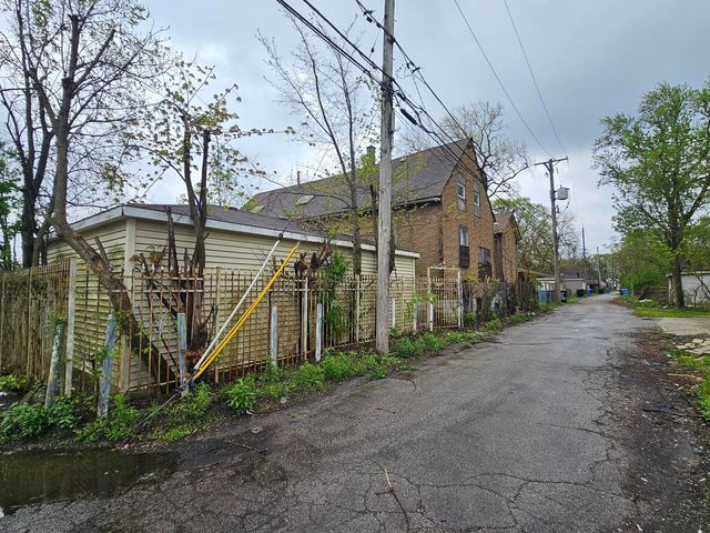 11920 S Calumet Avenue, Chicago, IL 60628