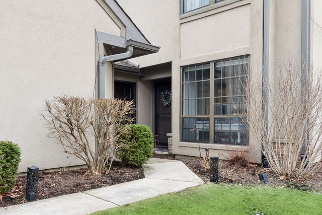 1204 Hobson Oaks Court 1204, Naperville, IL 60540