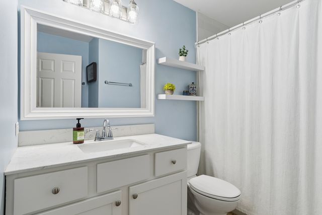 1204 Hobson Oaks Court 1204, Naperville, IL 60540