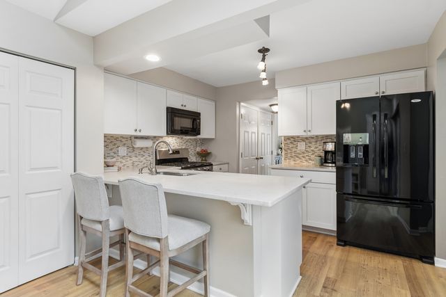 1204 Hobson Oaks Court 1204, Naperville, IL 60540