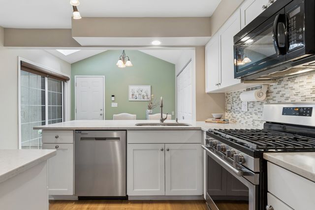 1204 Hobson Oaks Court 1204, Naperville, IL 60540