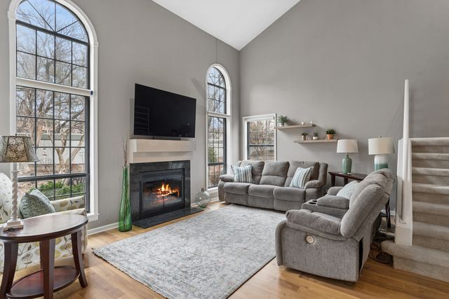 1204 Hobson Oaks Court 1204, Naperville, IL 60540