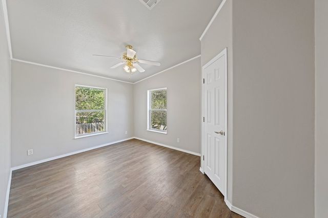 105 S Twombly Dr, Kerrville, TX 78028