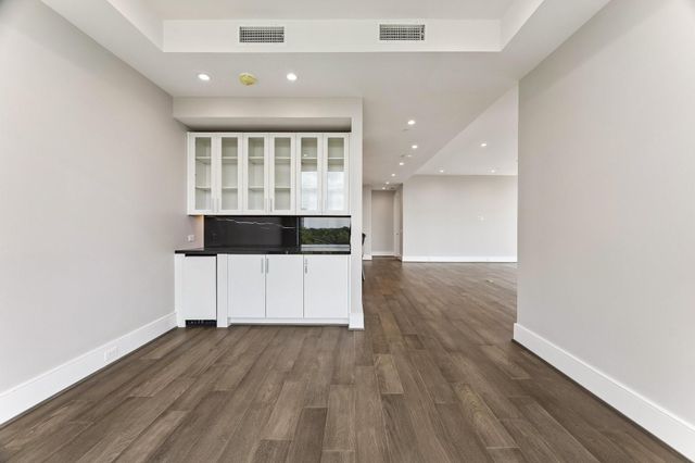 5656 San Felipe 701, Houston, TX 77056