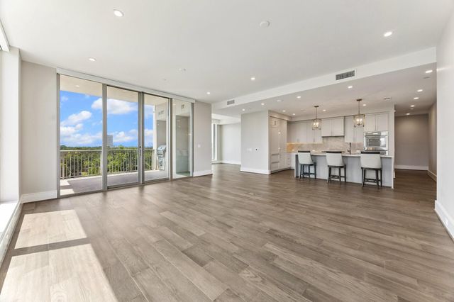 5656 San Felipe 701, Houston, TX 77056
