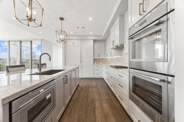 5656 San Felipe 701, Houston, TX 77056
