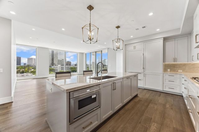 5656 San Felipe 701, Houston, TX 77056