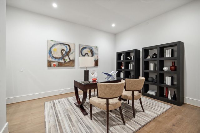 5656 San Felipe 701, Houston, TX 77056