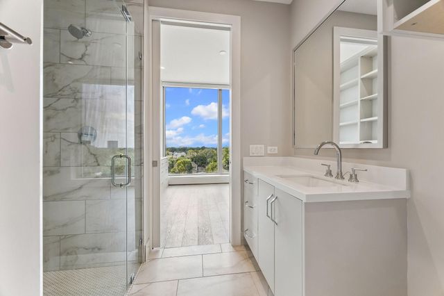 5656 San Felipe 701, Houston, TX 77056