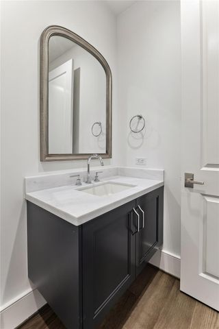 5656 San Felipe 701, Houston, TX 77056