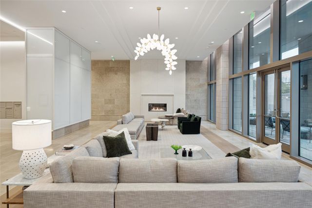 5656 San Felipe 701, Houston, TX 77056