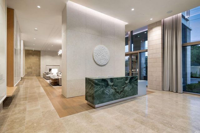 5656 San Felipe 701, Houston, TX 77056