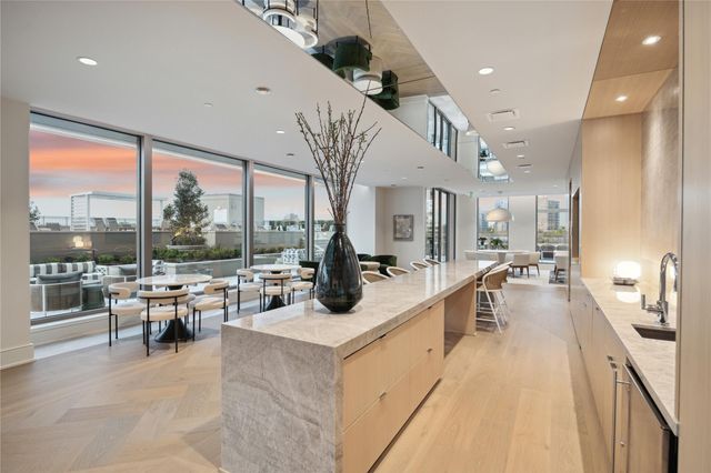 5656 San Felipe 701, Houston, TX 77056